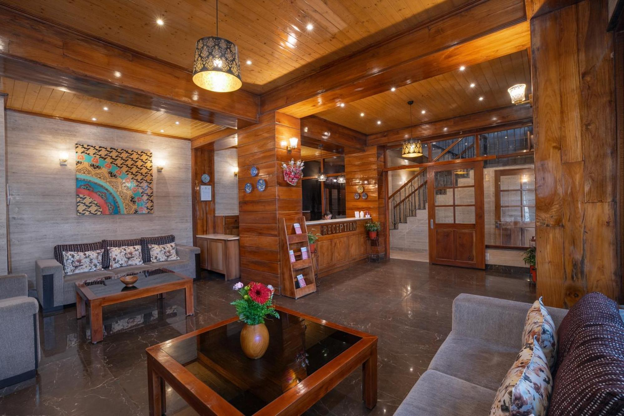 Summit Alpine Abode Hotel 5 Mins From Mg Marg 강토크 외부 사진